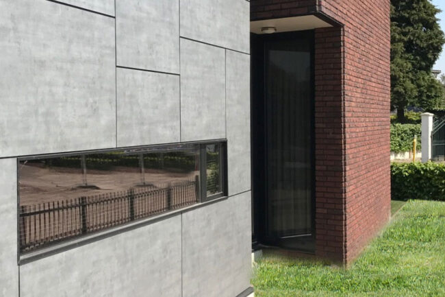 Kubistische woning met UniKern® gevelbekleding in zinklook en metselwerk