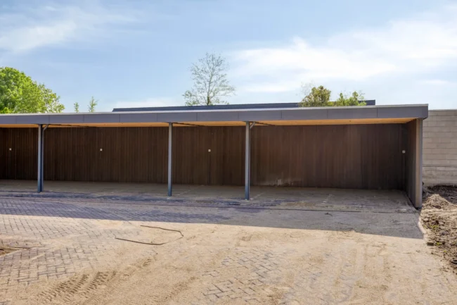 Woningen Lorsskensstraat Schaik met UniKern RAL 7011 NT in dakkapellen, entree en boeiboorden voor een rustig gevelbeeld.